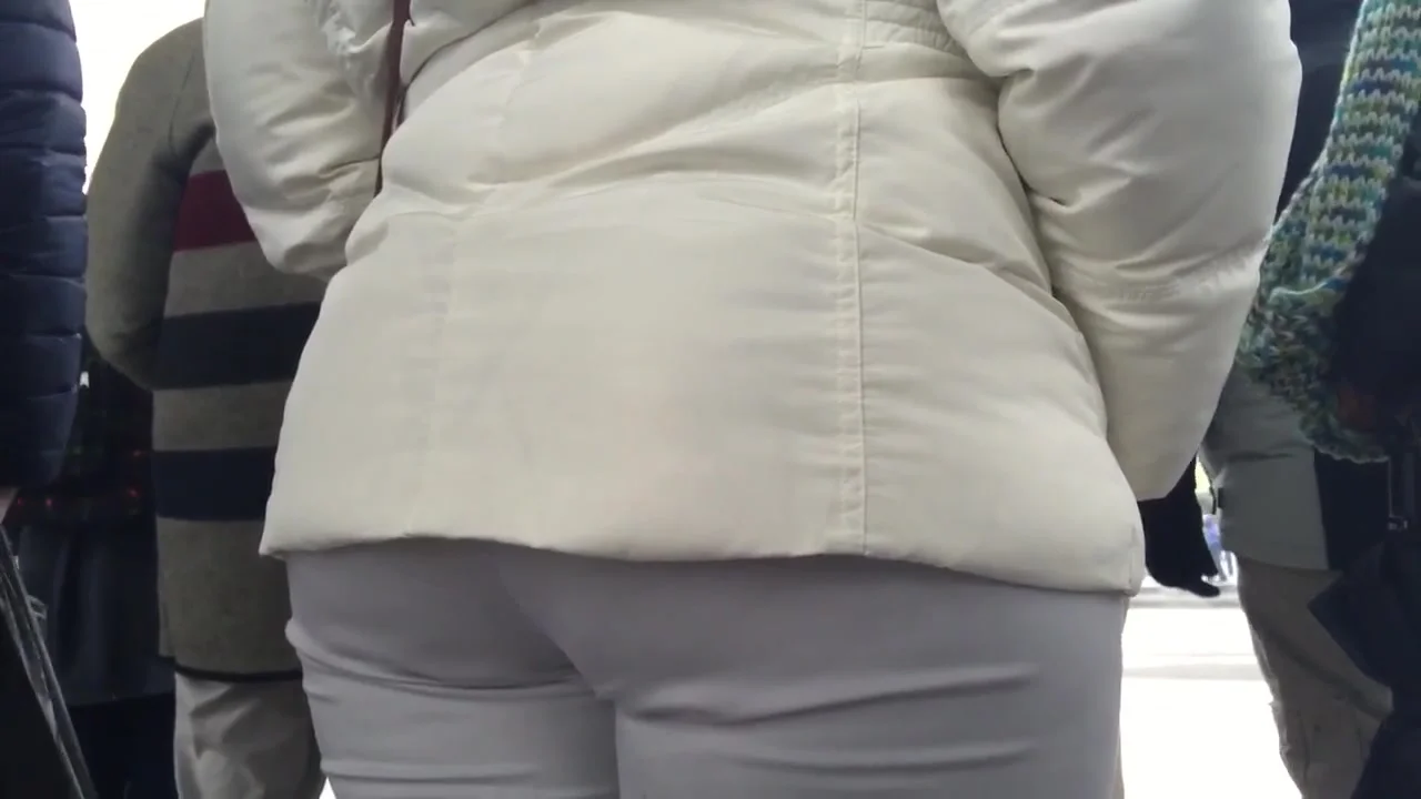 COAT COVERED BOOTY