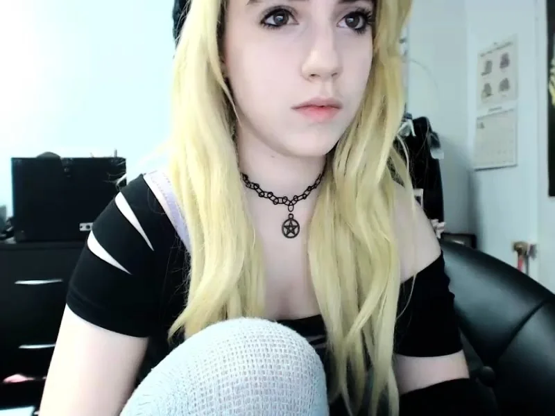 Amateur Blonde Teen Plays Solo with Toy Webcam Porn