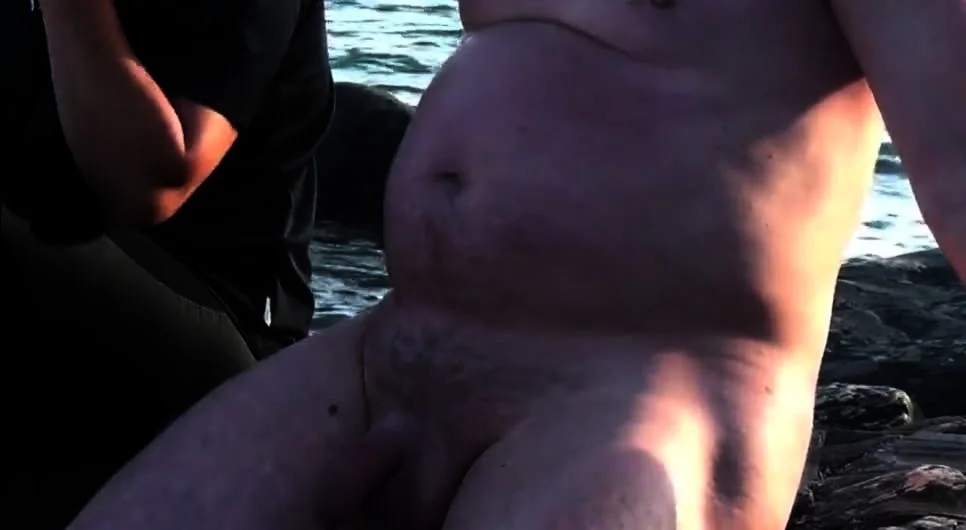 Frun ger ett strandjobb.