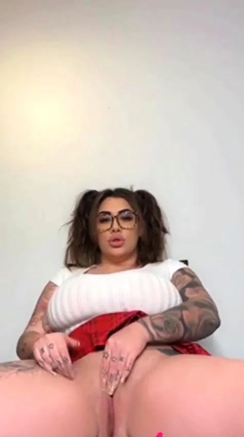 Amateur hottie solo masturbation