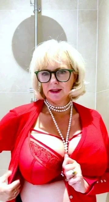 Close up MiLF getting it in the ass