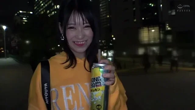 ほろよい美女がナンパされて酔った勢いで勃起ちんぽを舐めまくりフェラ
