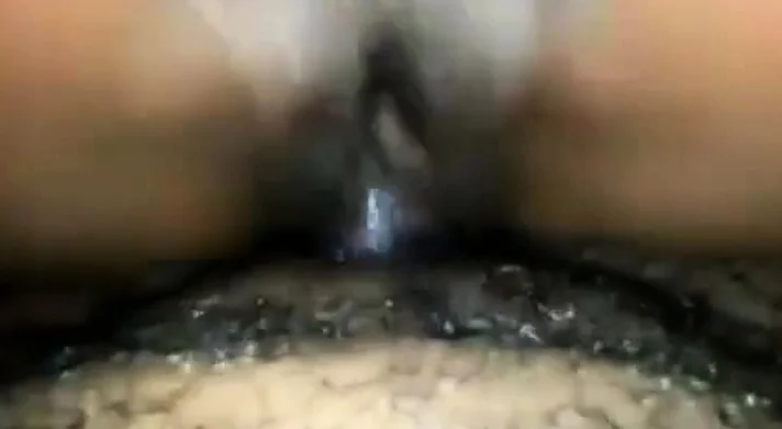 Ebony girl rides and cums and leaks out creampie