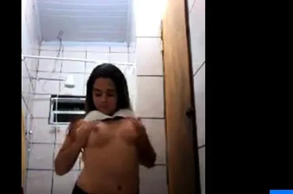 Novinha se mostrando
