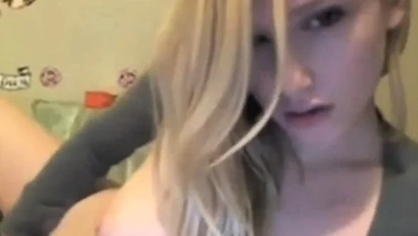 beautiful blond bates on webcam