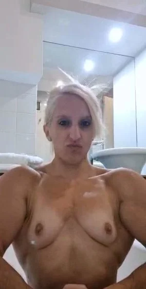amateur blonde solo webcam