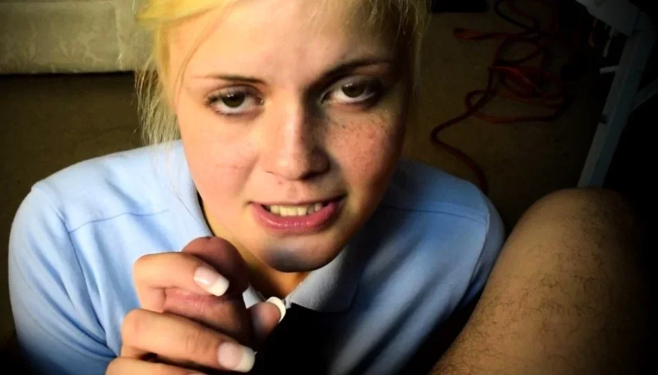 Homemade amateur blonde teen blowjob and cumshot