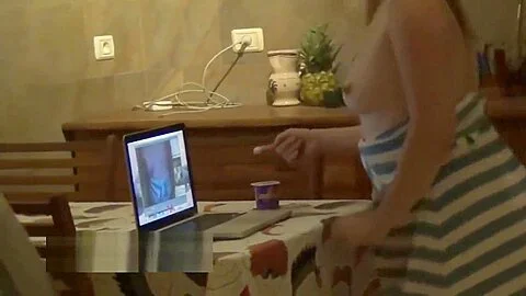 Le super francais mate et commente sa voisine
