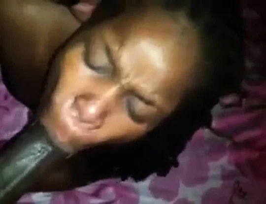black mature encaisse et crie