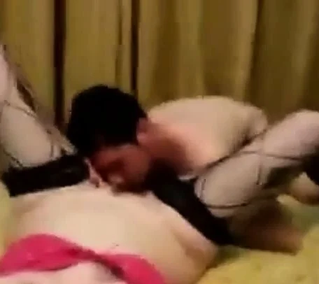 marido disfruta grabando a su mujer con ontro