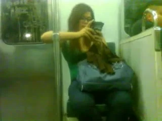 Gordita sabrosa y bonita en el metro