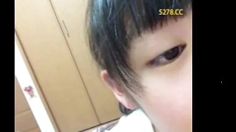 220916童顔でかわいい娘の胸ちら135