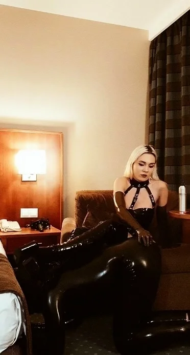 Amateur Blonde Loves Small Dicks