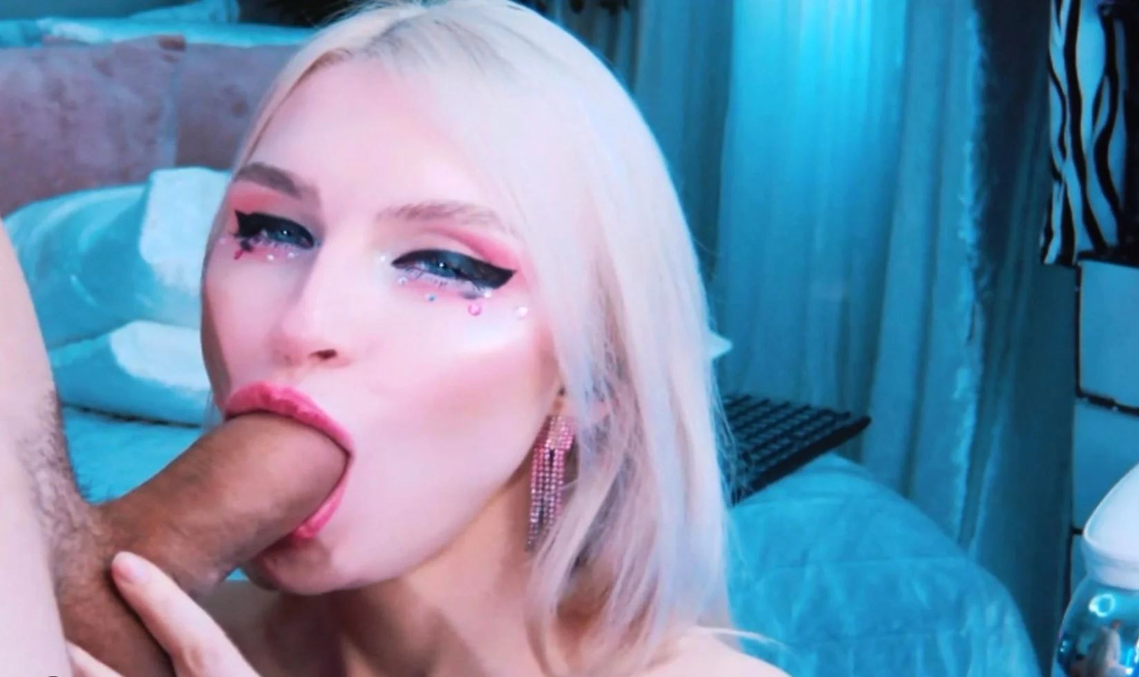 Sexy Blonde Has Fun with Her Boyfriend's Dick