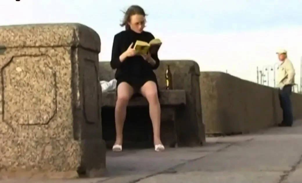 No panties flasher