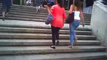 2 smoking Girls