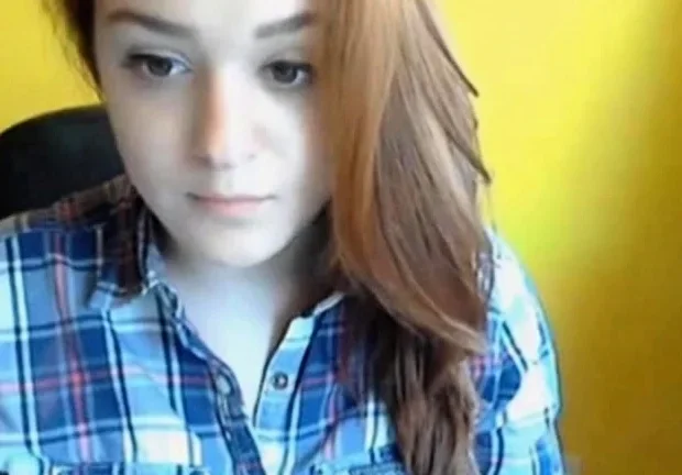 Cute teen girl show her perfect ass and bobs