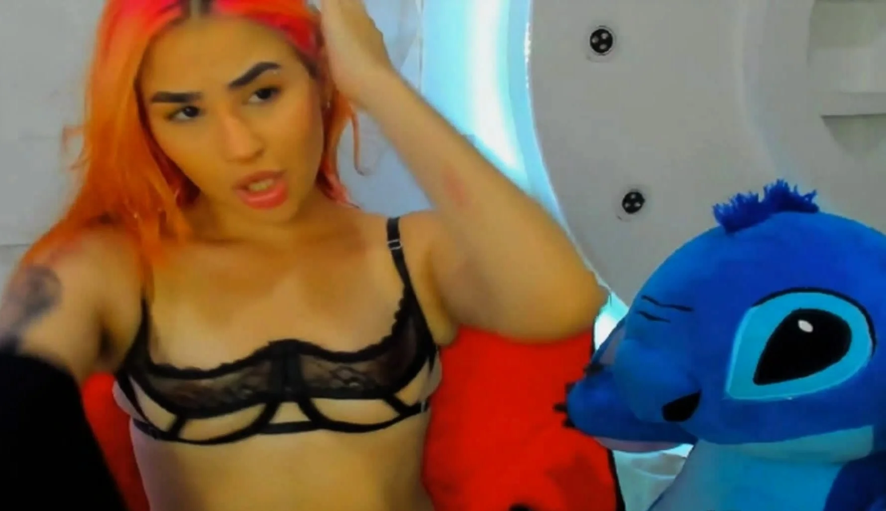 Horny Lady Fuck Her Tight Hole