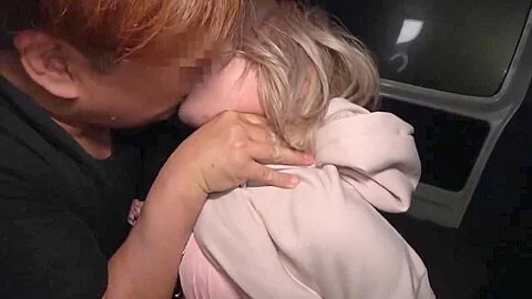トーヨコ美少女 車内で連続ナマ中出ししてもらい 自らアヘ顔でイキまくる超変態くそビッチギャル女creampie sex treated doll