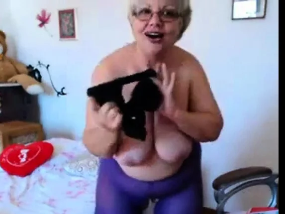 Granny playing with  big boobs on webcam! Amateur!