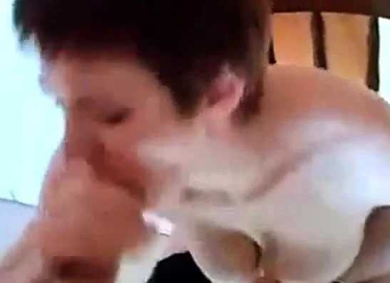 je lui vide ses couilles sur mes seins