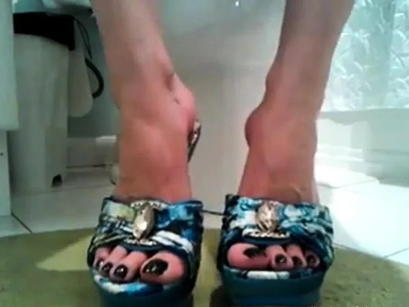 High Heels long black toenails