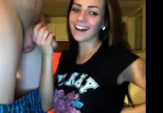 Hot Teen Couple perform on Webcam 2