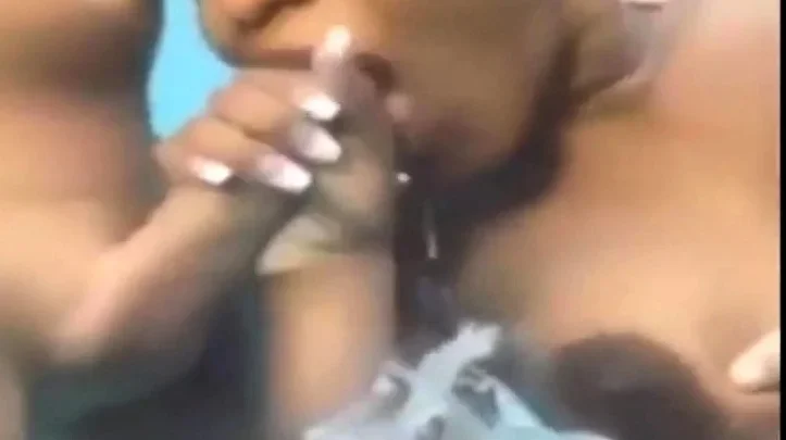 black woman  sucking 2 cocks underwater