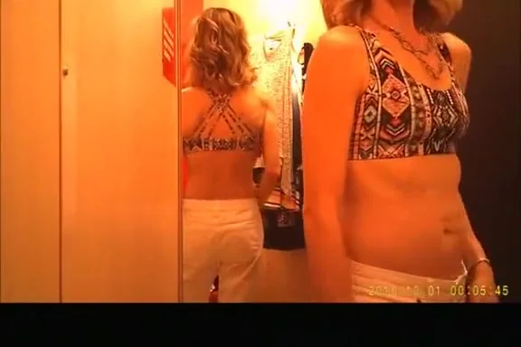 Woman in dressing room spied