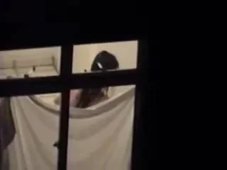 Vizinha flagrada se trocando