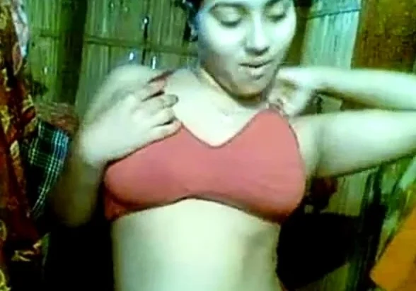 Cute Indian Girl expose her hot boobs