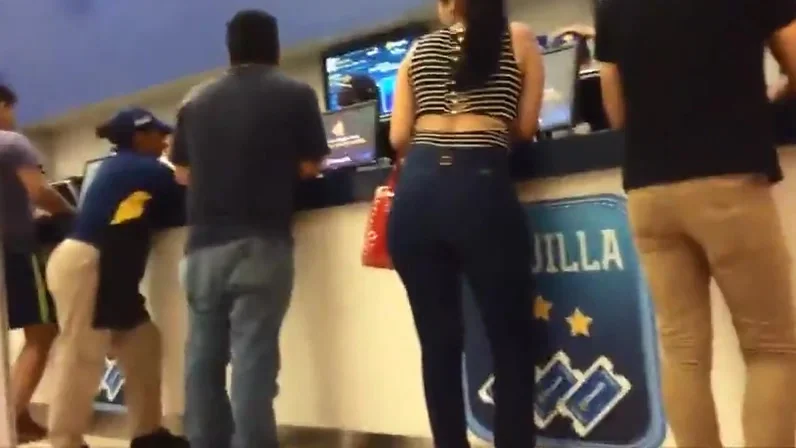 COMPILA VECINAS NALGONAS MERCADO