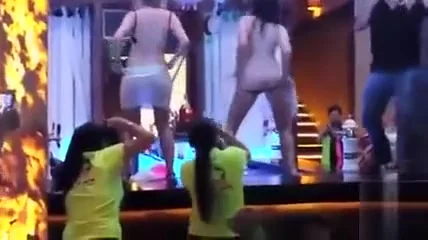 Stimulating fangirls revealing their intimate zones to the crowd