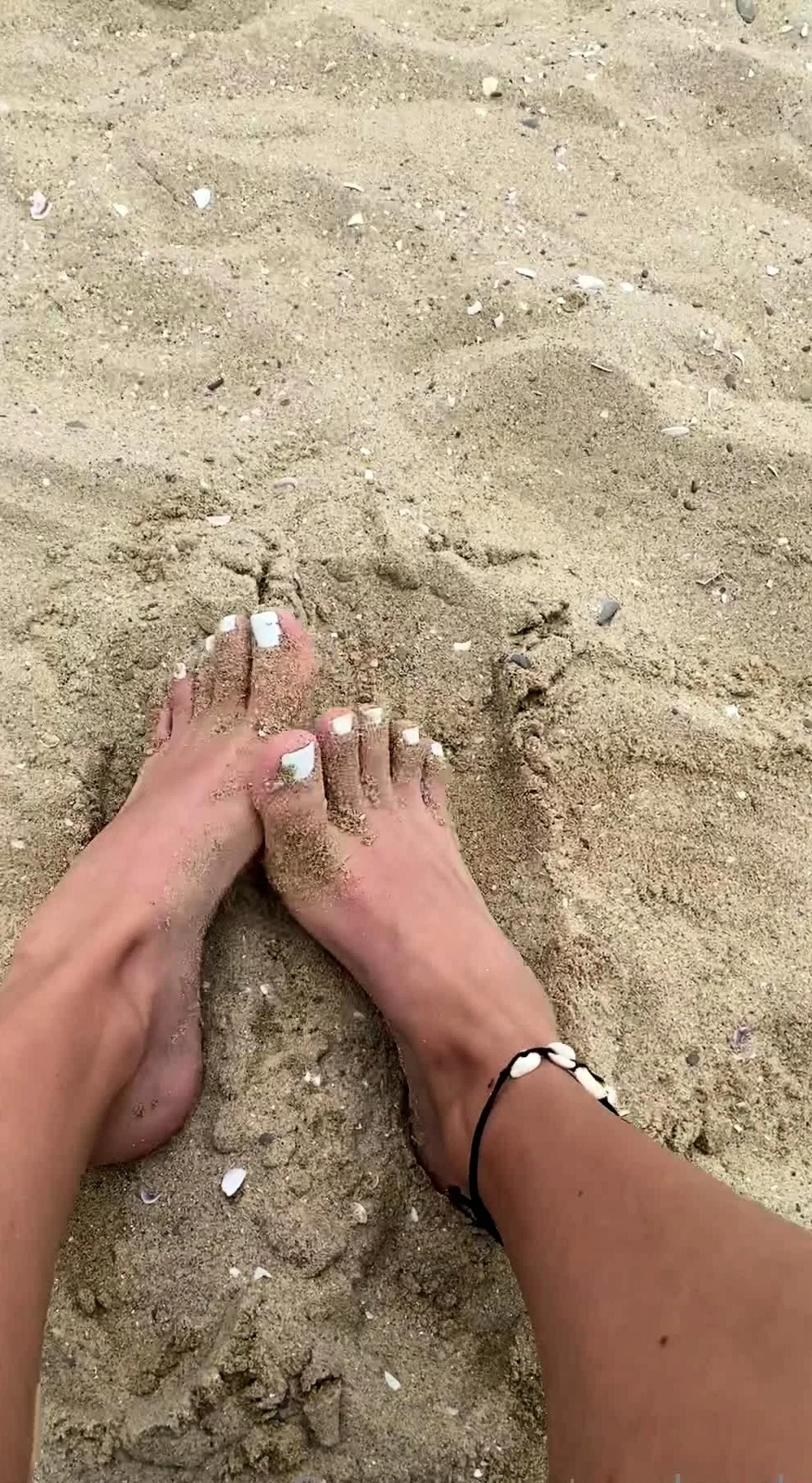 Amateur Foot Fetish Girlfriend Sucks and gives a Footjob