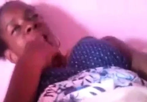 Ebony teen pussy rub
