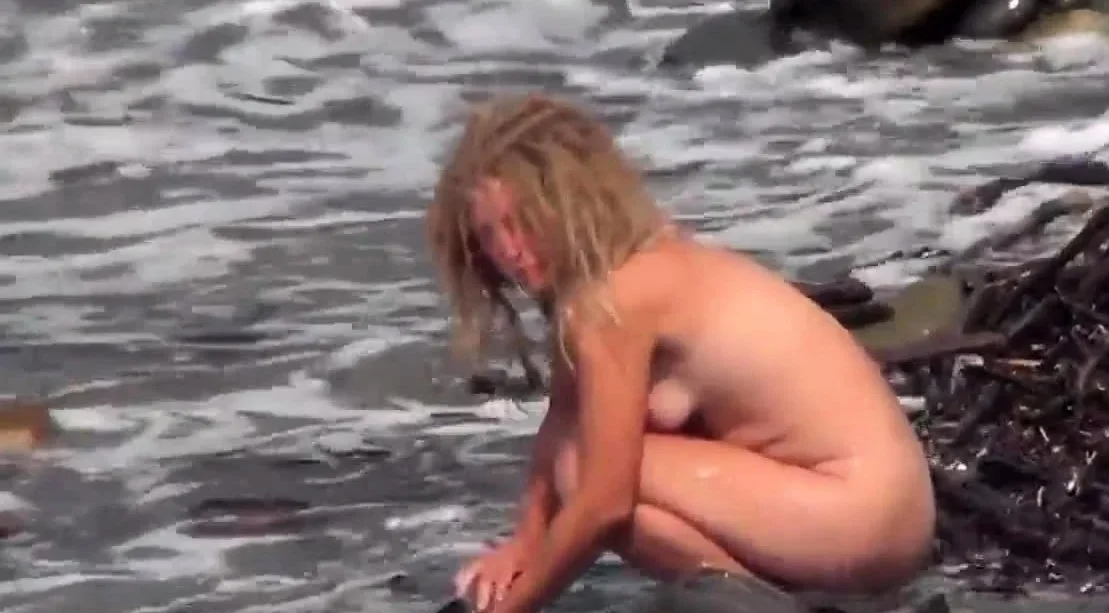 Voyeur - Homeless Hippy Cleans Up