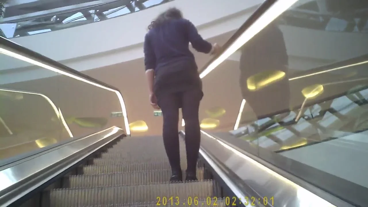 upskirt escalator 2