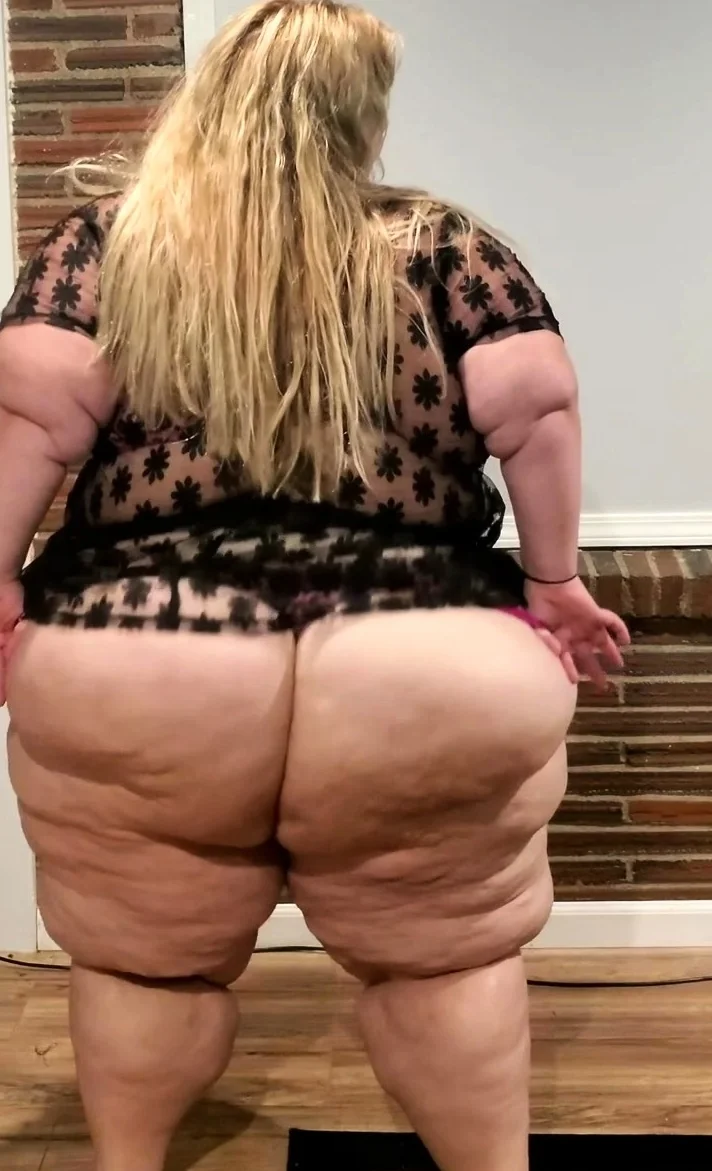 Amateur Horny Blonde Masturbates with Beer More webcamgirls