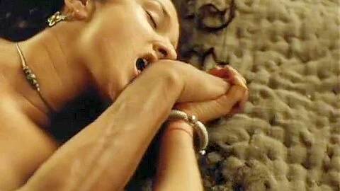 Indira Varma,Sarita Choudhury in Kama Sutra: A Tale Of Love (1996)