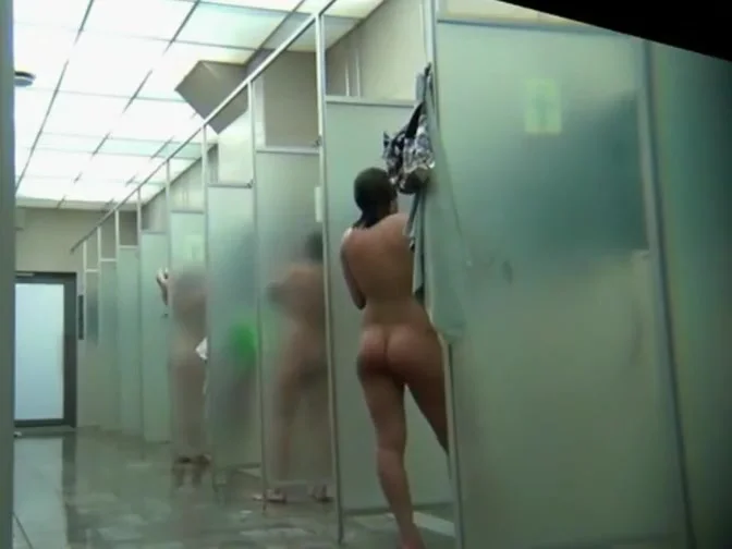 Night vision spying of a peeing girl