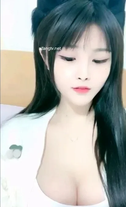 Solo Amateur Latina Teen With Big Boobs