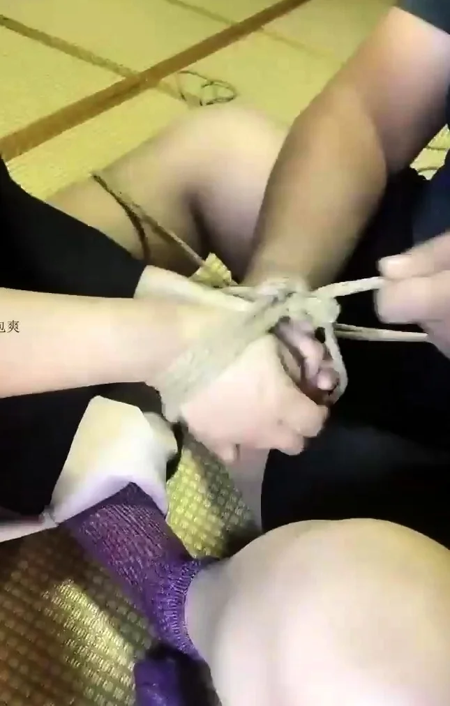 Amateur Asian teen sucks this big hard cock