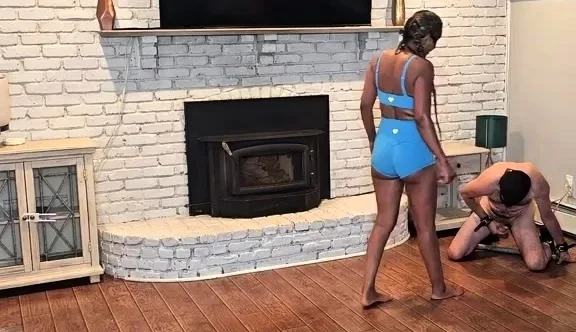 Ballbusting Bianca - Dominabianca - Barefoot Ballbusting In