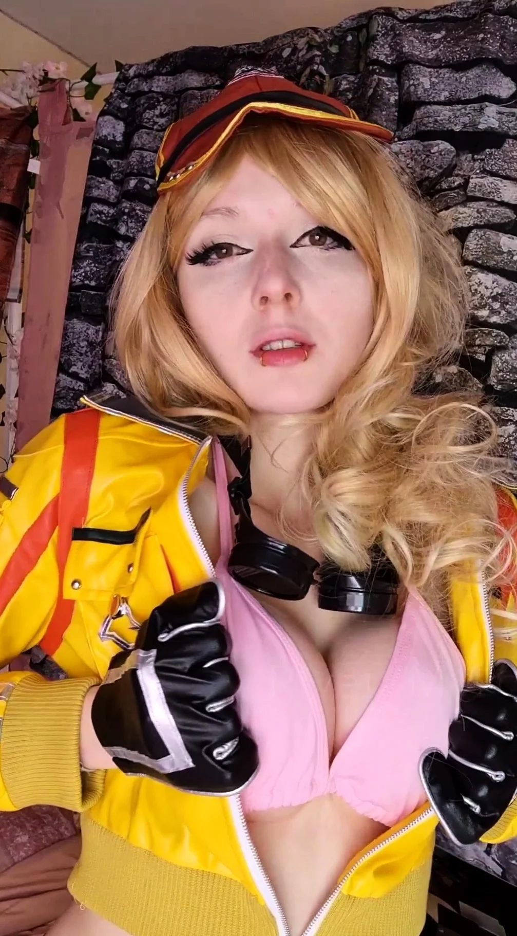 Amateur Blonde Teen Plays Solo with Toy Webcam Porn
