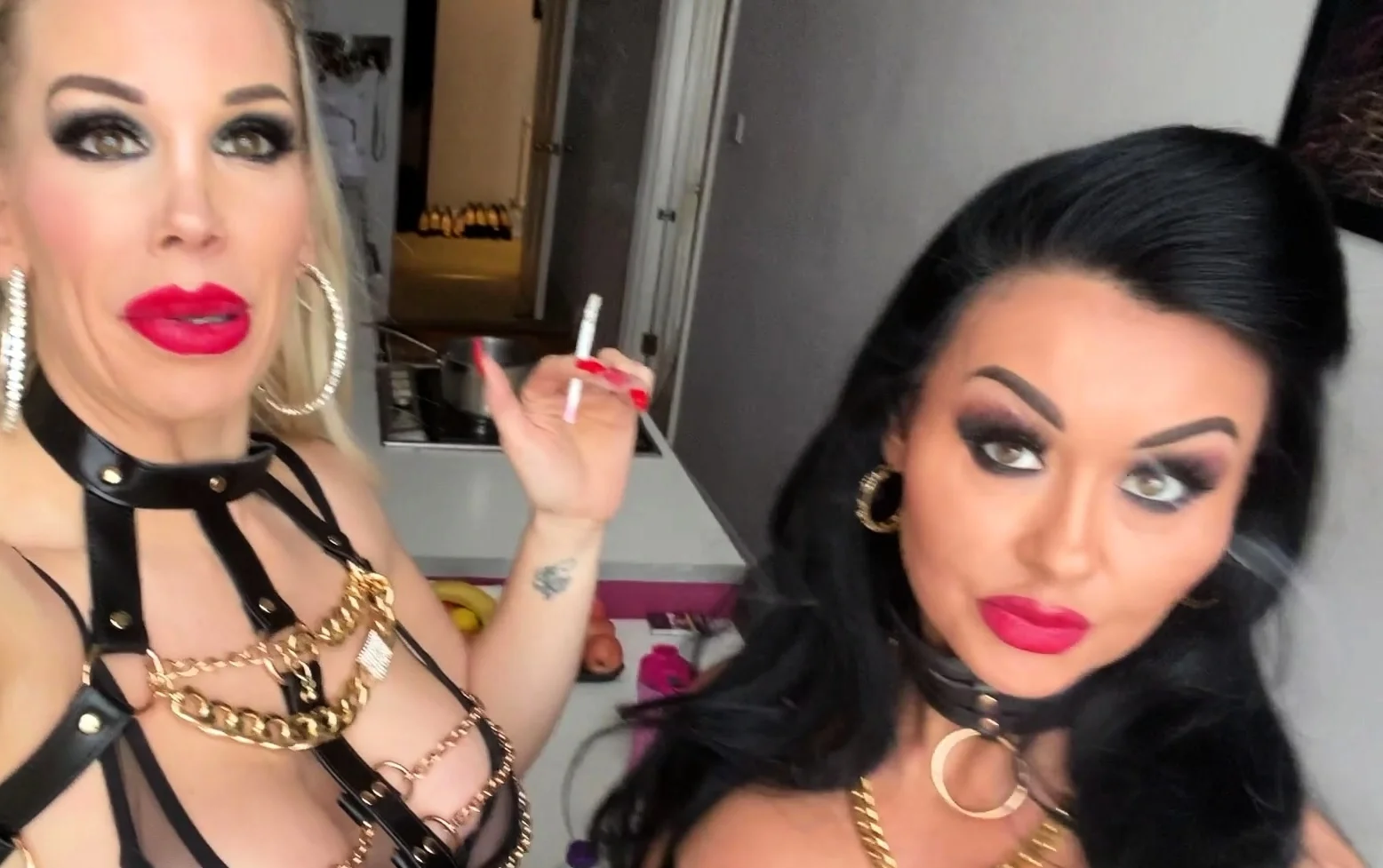 Blonde and brunette lesbian babes kiss