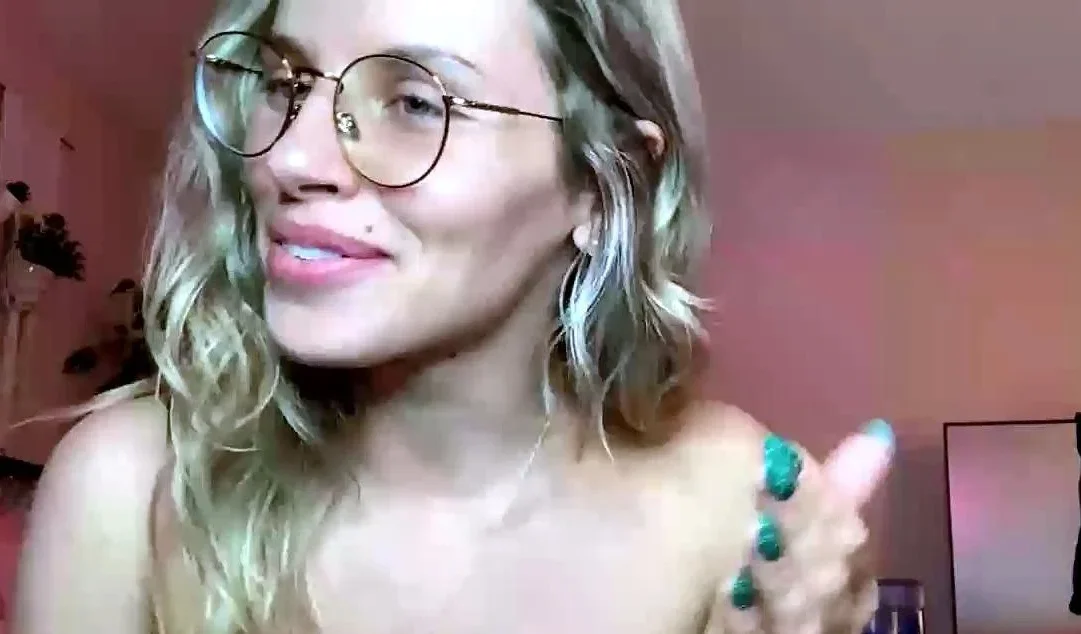 Sexy teen doggystyle fuck on webcam close up