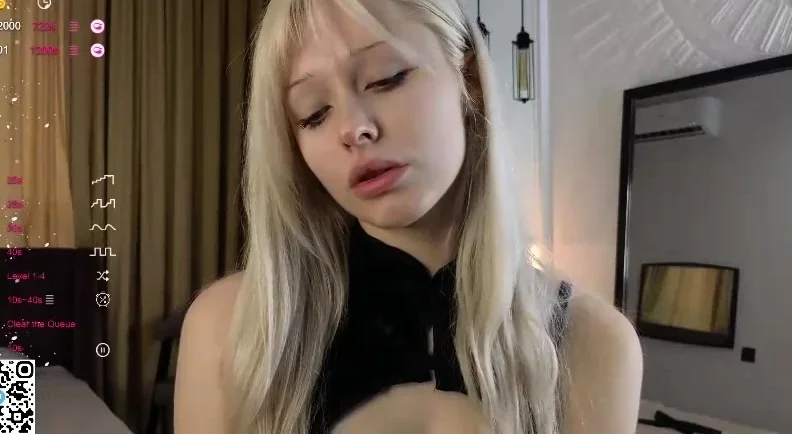 Naked Blonde Teen Girl Pussy Masturbation On Webcam