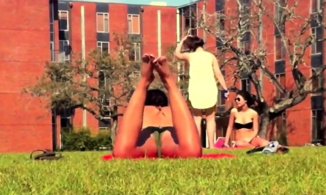 HIDDEN CAM BARELY LEGAL AMAZING TEEN ASS IN BIKINI DOWNTOWN