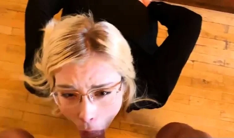 Pretty Stepsister Suck Dick in Front