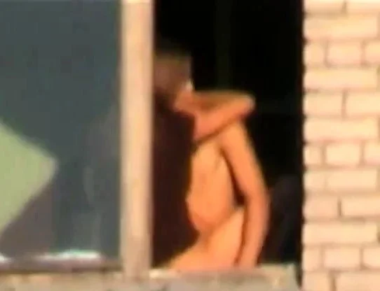 follando en la ventana